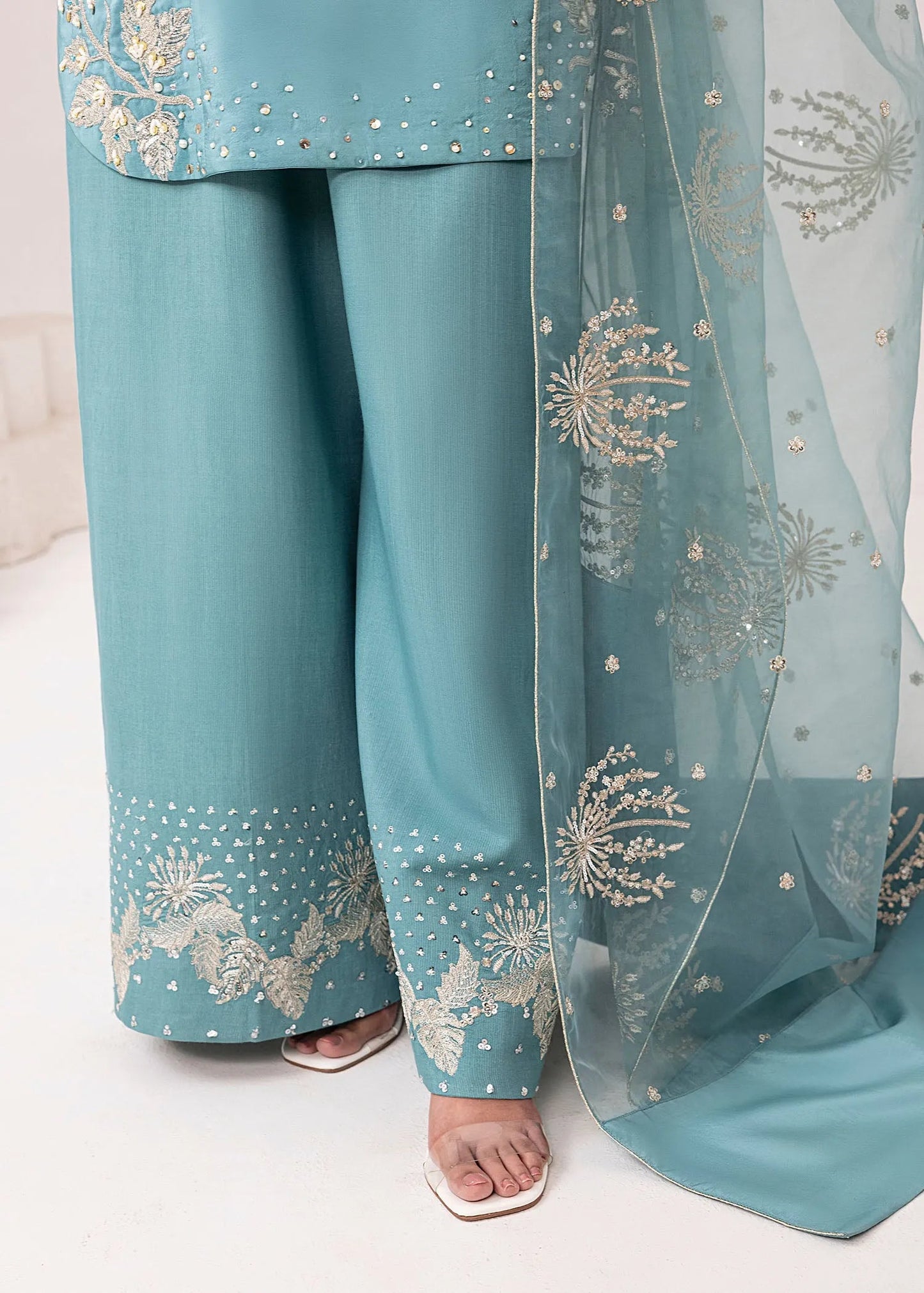 Ladies Neatural Crepe Farshi Salwar Kameez Dupatta ￼