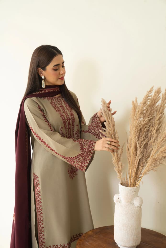 EMBROIDERED KHADDAR UF-4003
