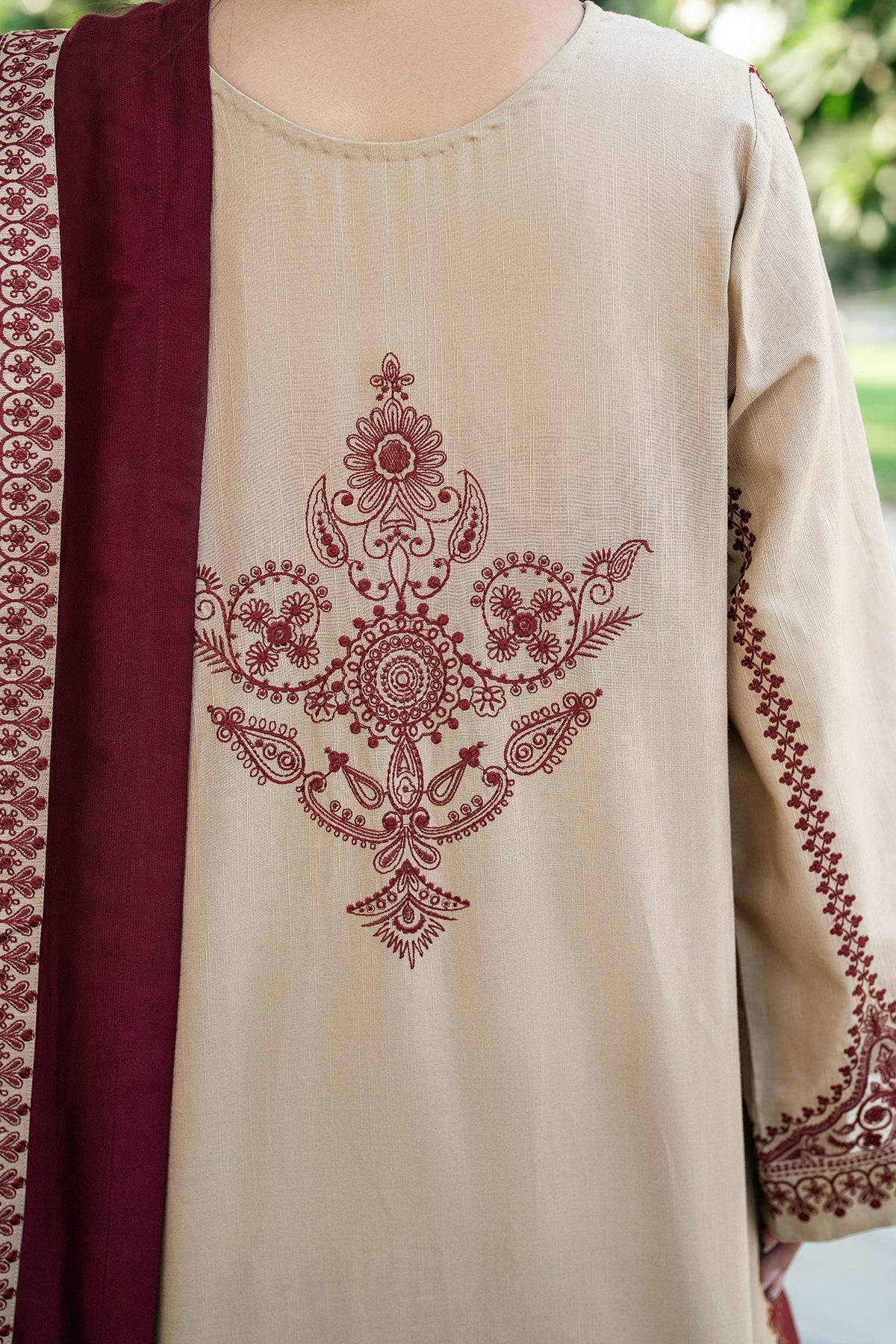 EMBROIDERED KHADDAR UF-4003